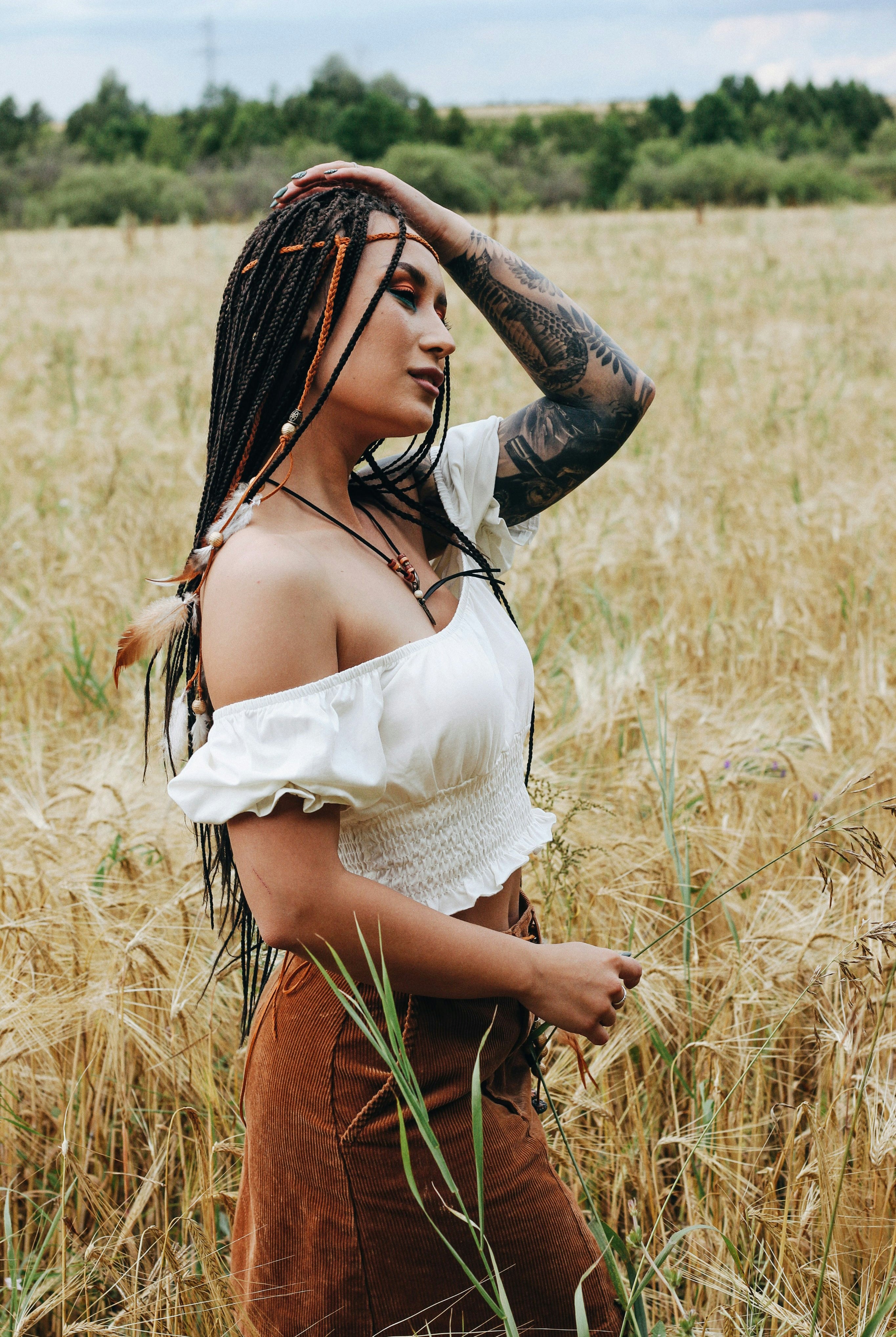 Embrace Boho Vibes: Discover Must-Have Hippie Chic Fashion Essentials!