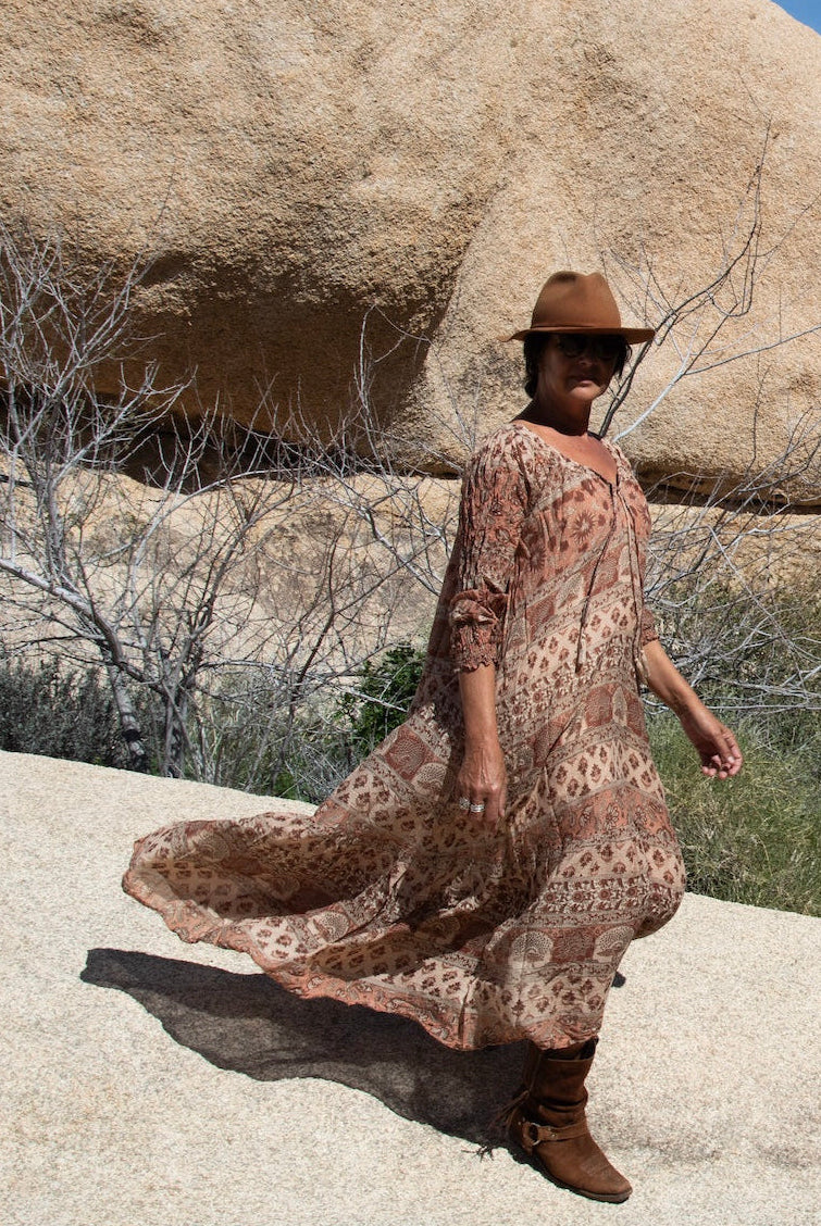 Ella Printed Maxi Dress Long Sleeves With Side Pockets Beige