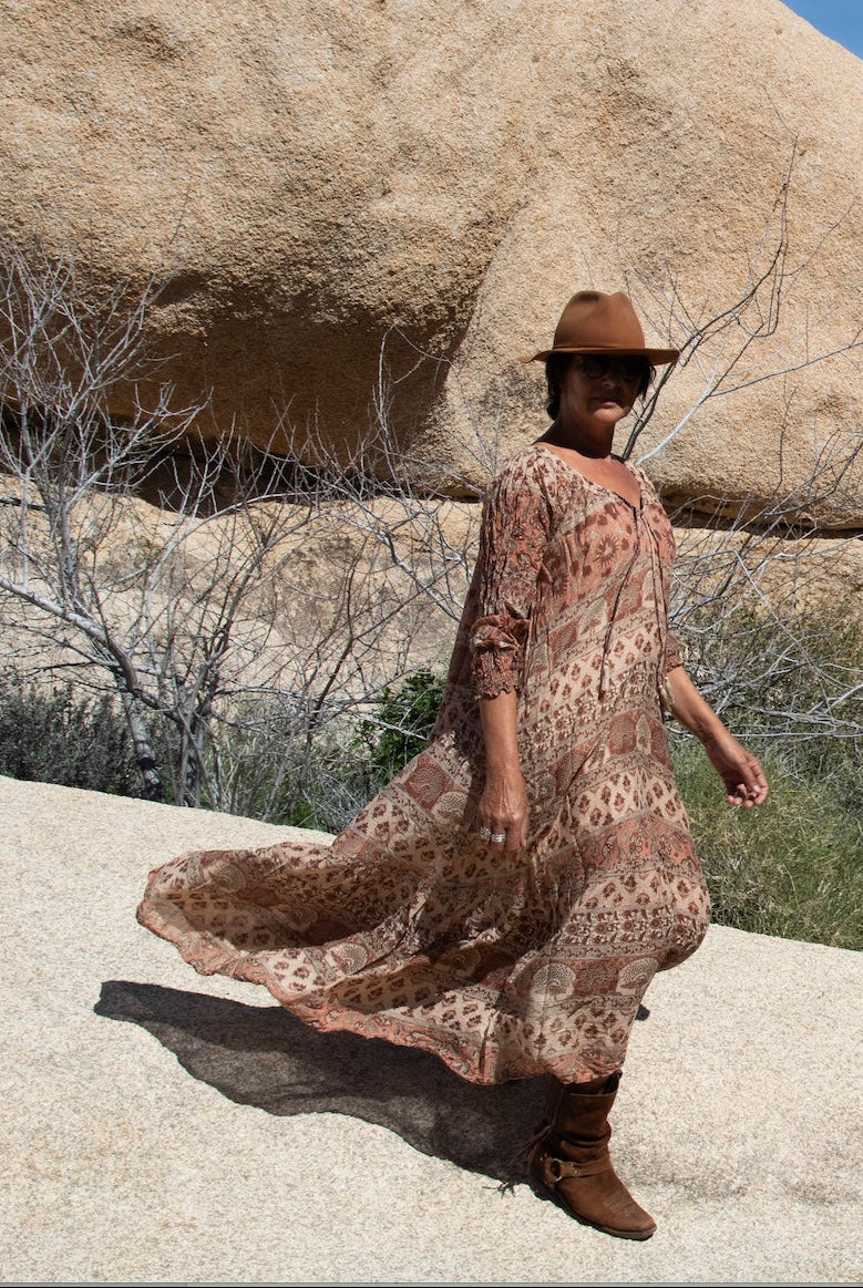 Ella Printed Maxi Dress Long Sleeves With Side Pockets Beige