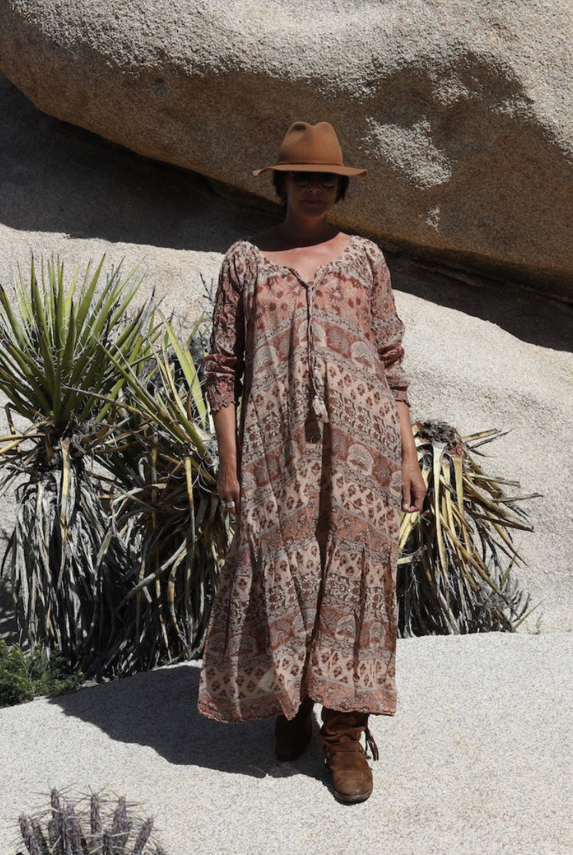 Ella Printed Maxi Dress Long Sleeves With Side Pockets Beige