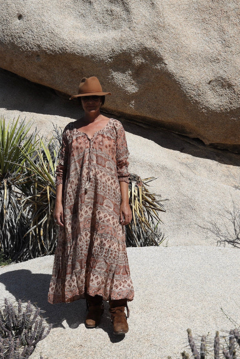 Ella Printed Maxi Dress Long Sleeves With Side Pockets Beige